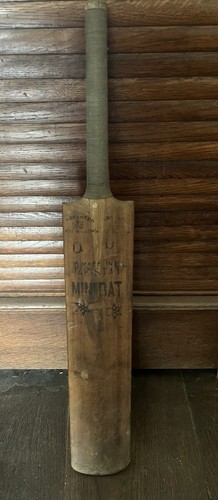 Small old cricket bat - small,