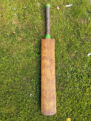 Vintage cricket bat wally - vintage,